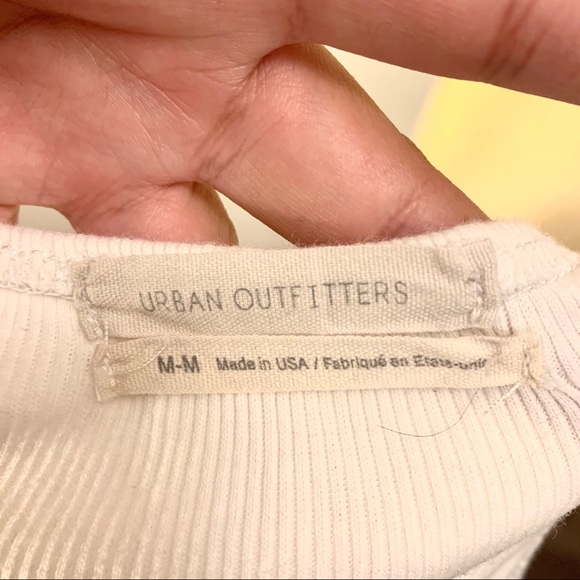 UO Eyelet Flutter Crop Top - Picture 5 of 6